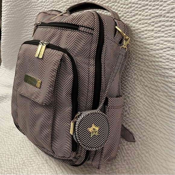 JuJuBe Be Right Back Chevron Patterned Queen of the Nile Diaper Bag Backpack - Picture 2 of 16